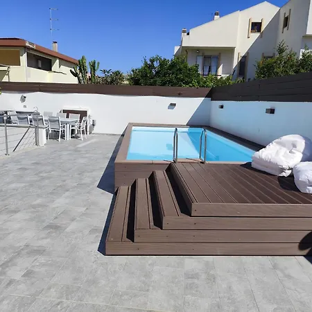 Bright Garden With Pool Near Poeto 아파트